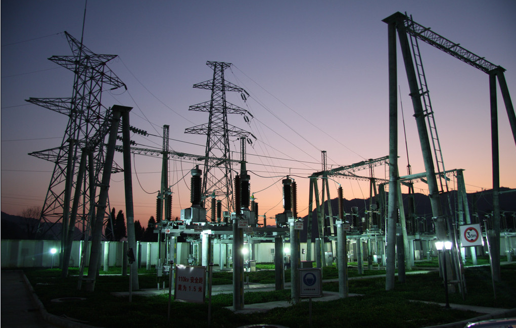 保定伊諾爾電氣出口印尼發電機中性點電阻柜順利發貨，將于13日抵達上海港進倉裝船